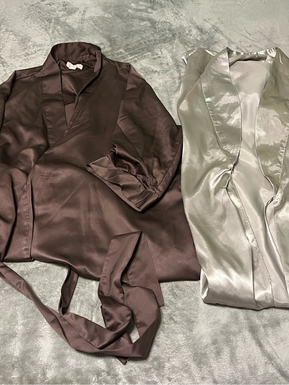 Lot of 2 Women’s Satin-Feel Robes Jones New York L/XL & Cabernet Brown L